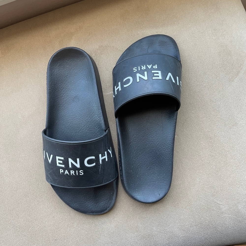 Givenchy - Picture 11 of 12